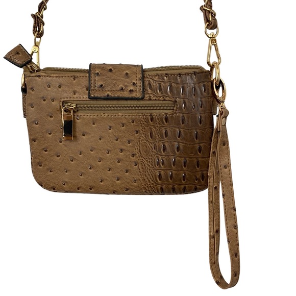 Unbranded Crossbody Gold Chain Purse with Pockets + Zippers - Great Condition - Picture 6 of 9